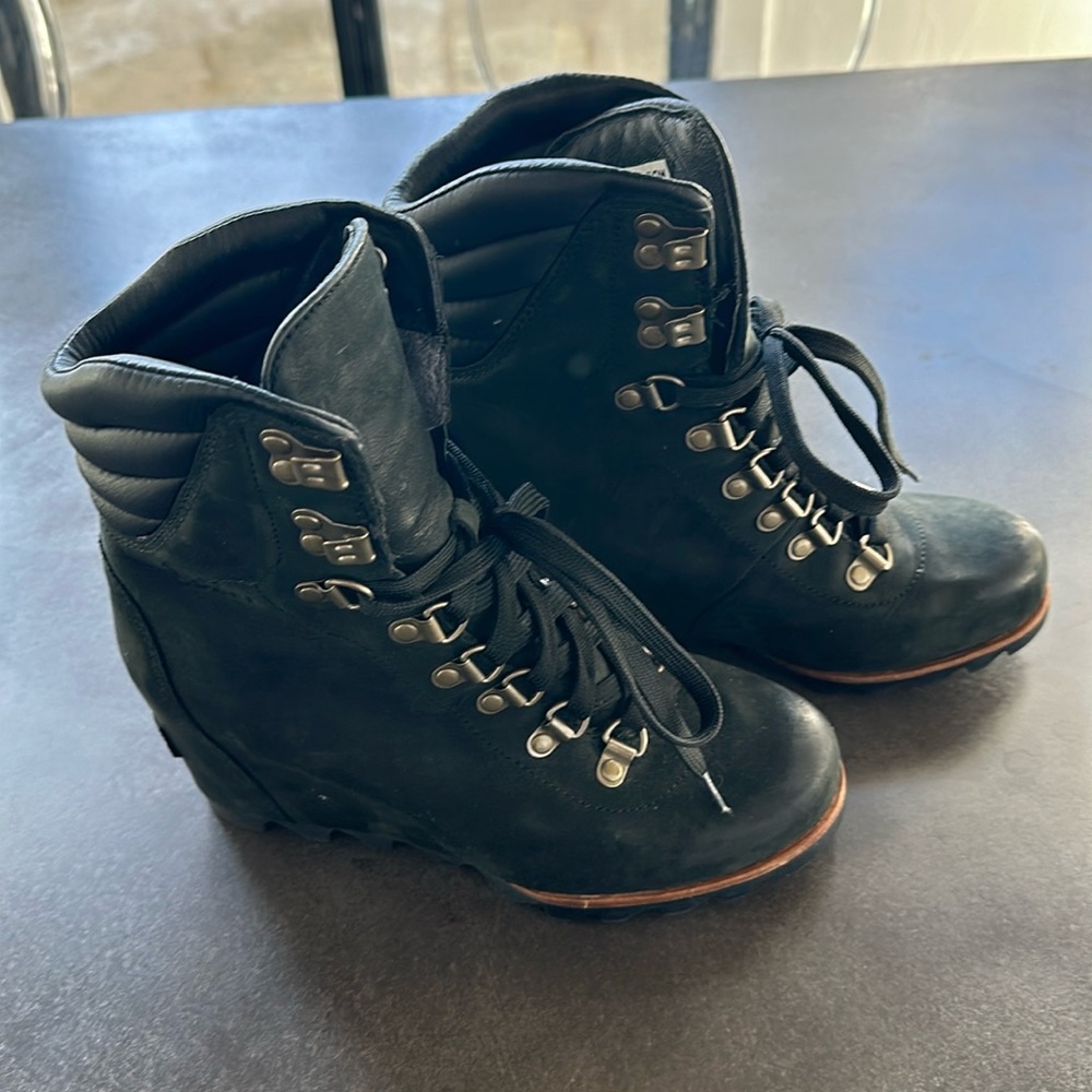 Sorel booties Joan of Arctic, WMN Size 7.5 , leather great condition